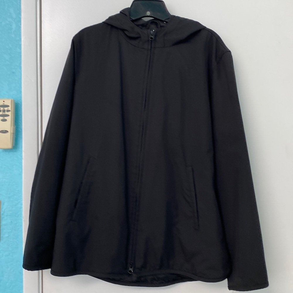 Rain jacket, black color, large size, good condition, water resistant, Gap brand